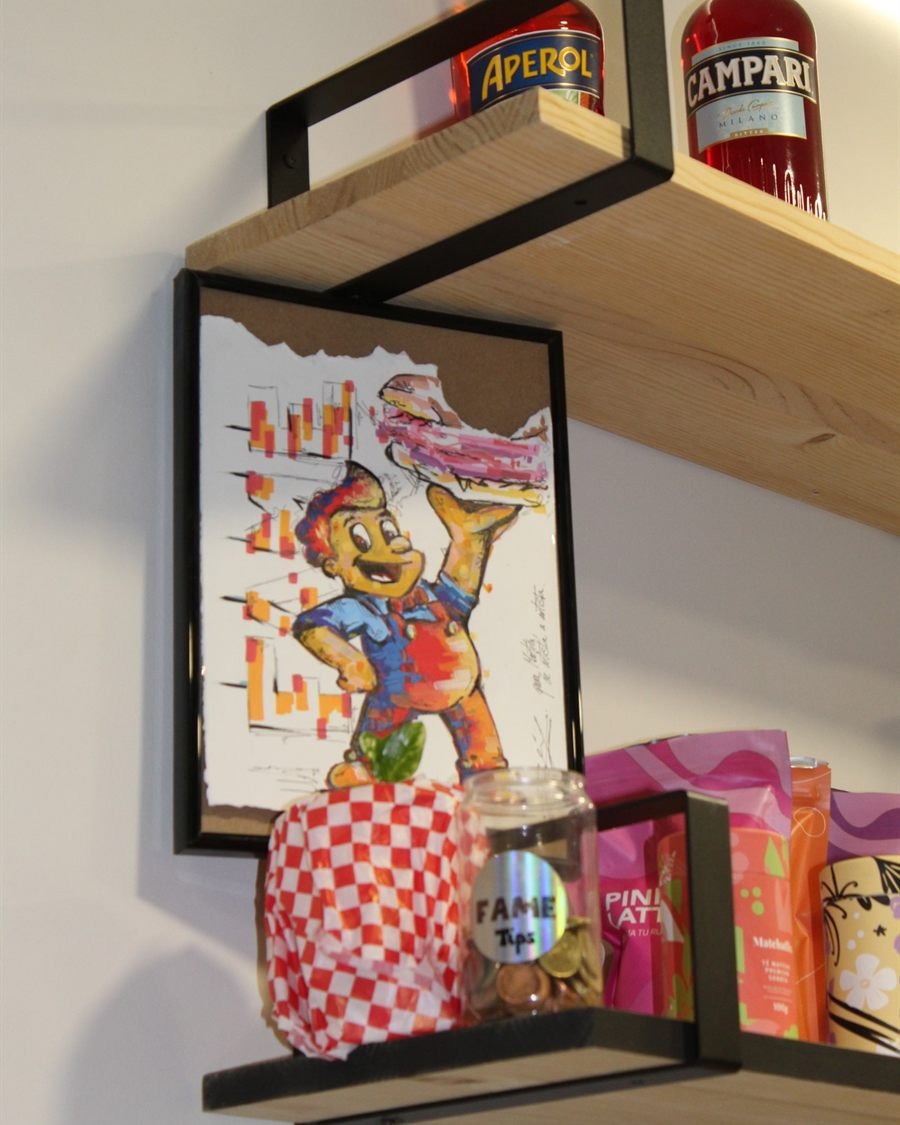 Debuxo do mascote de FAME cunha focaccia